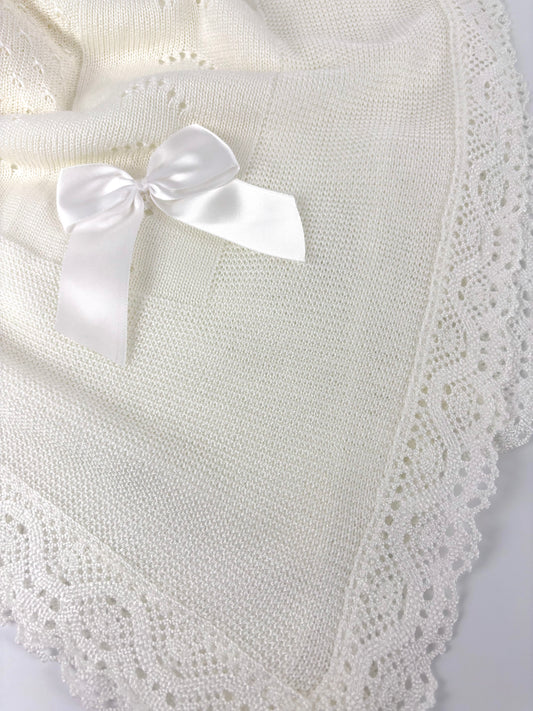 Toquilla marfil con encaje