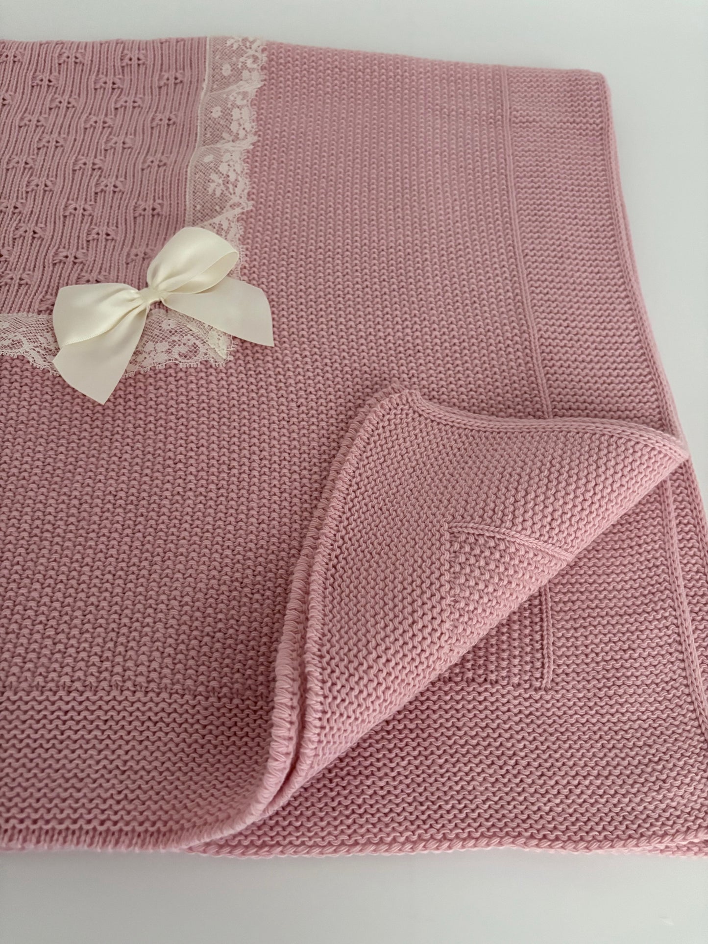 Manta rosa empolvado