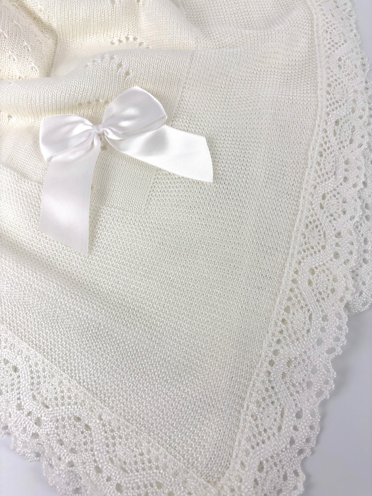 Toquilla marfil con encaje