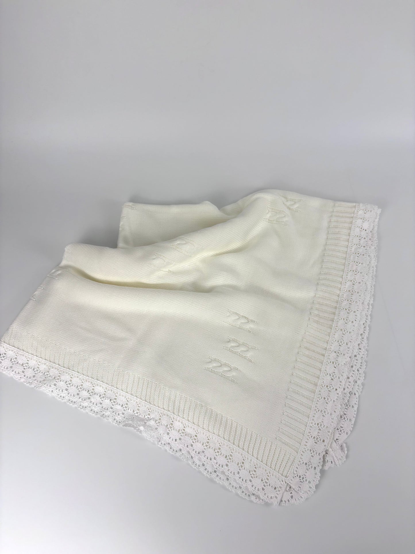 Manta marfil con encaje